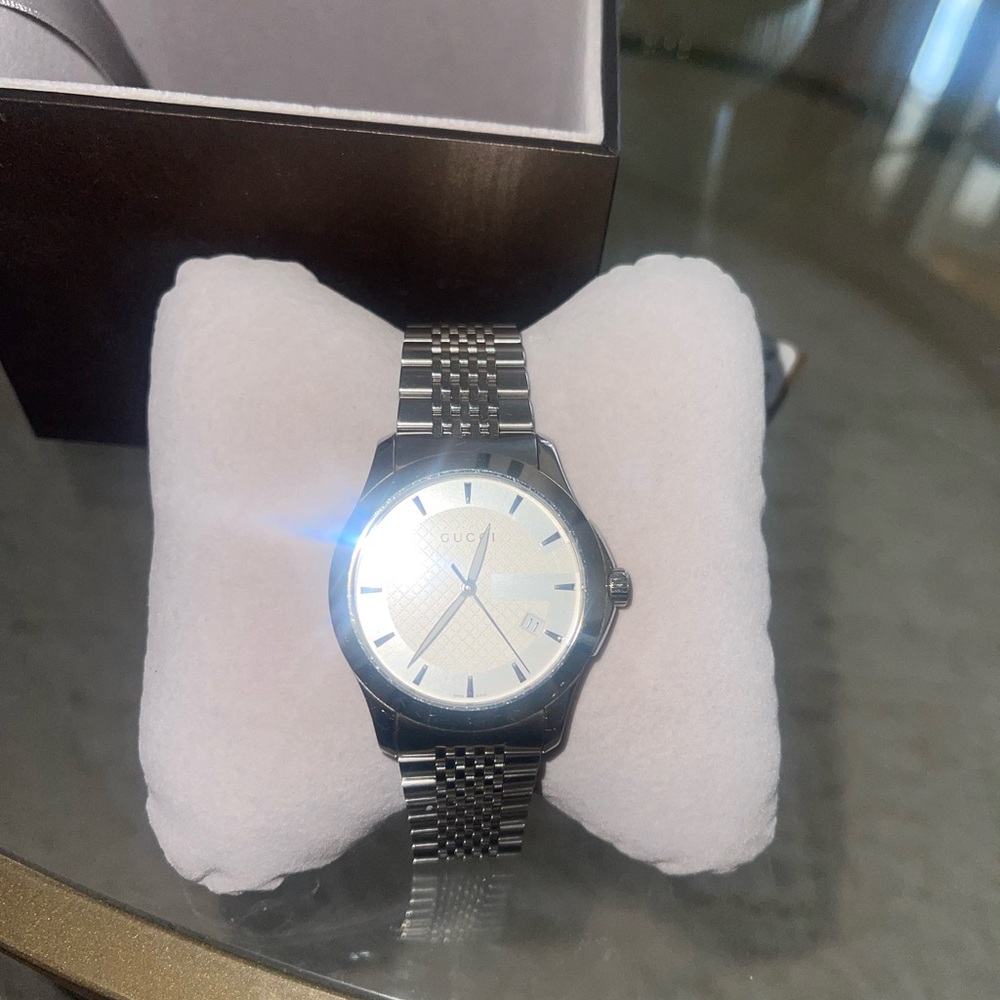 GUCCI YA126401 Date G Timeless Silver Tone Stainless Steel Bracelet Men's Watch - Picture 2 of 9